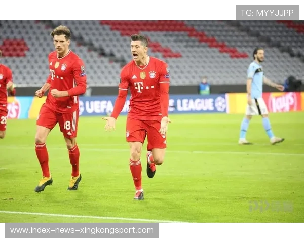 莱万二次进攻冷静推射，拜仁锋线经验优势巨大